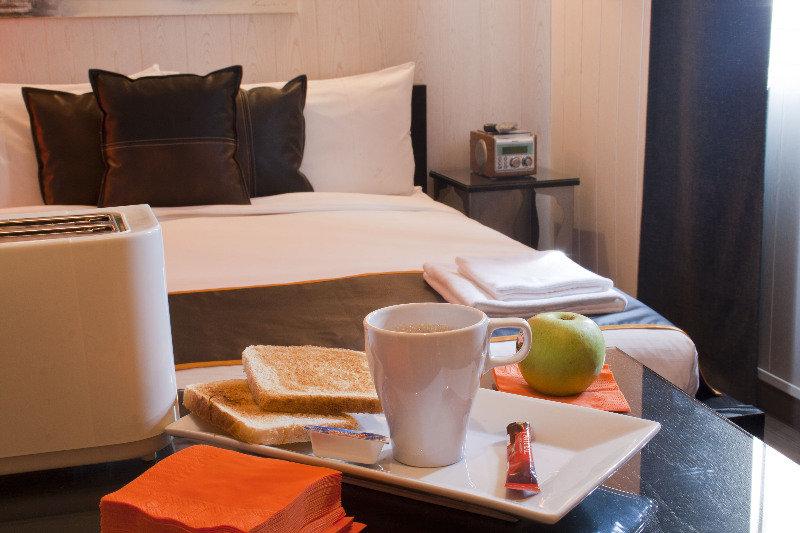 Hostal Oxum Madrid Exterior photo