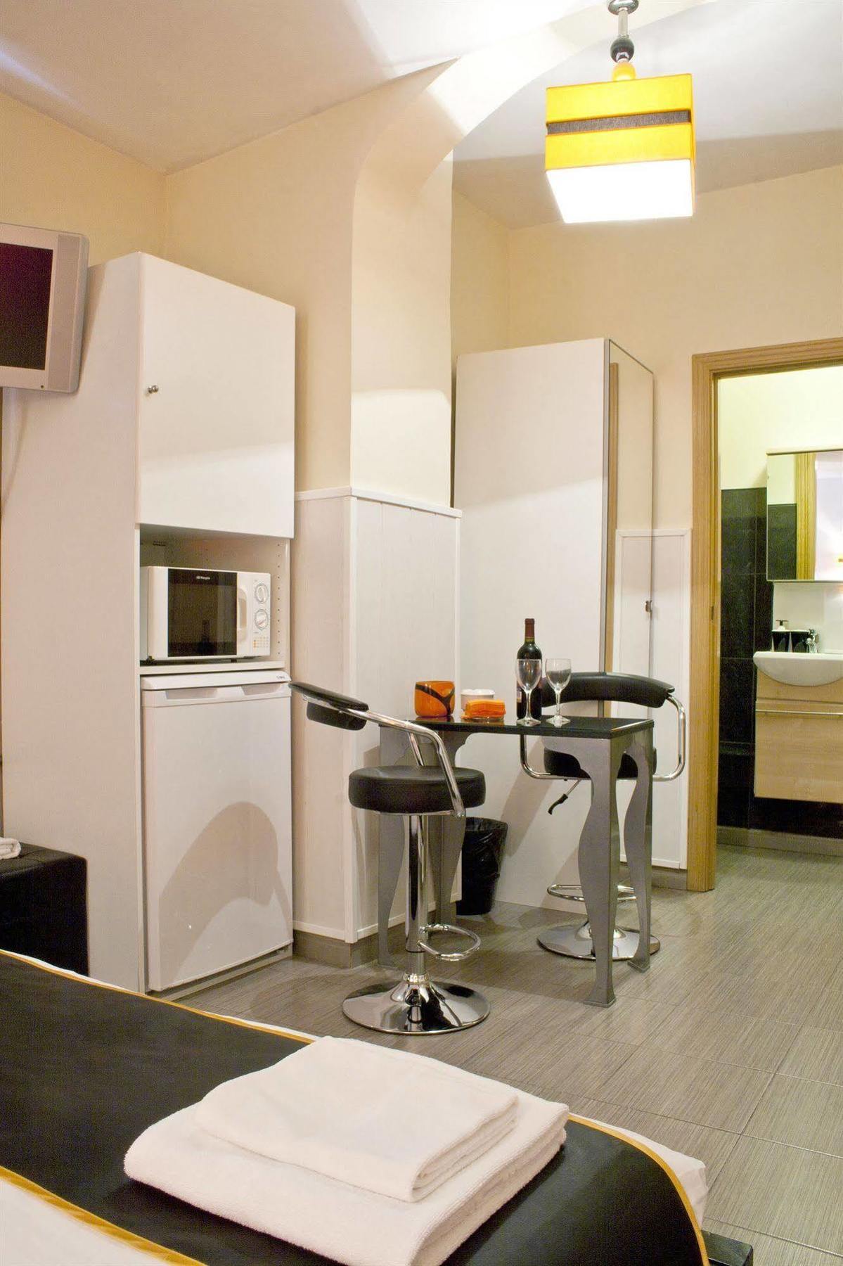 Hostal Oxum Madrid Room photo