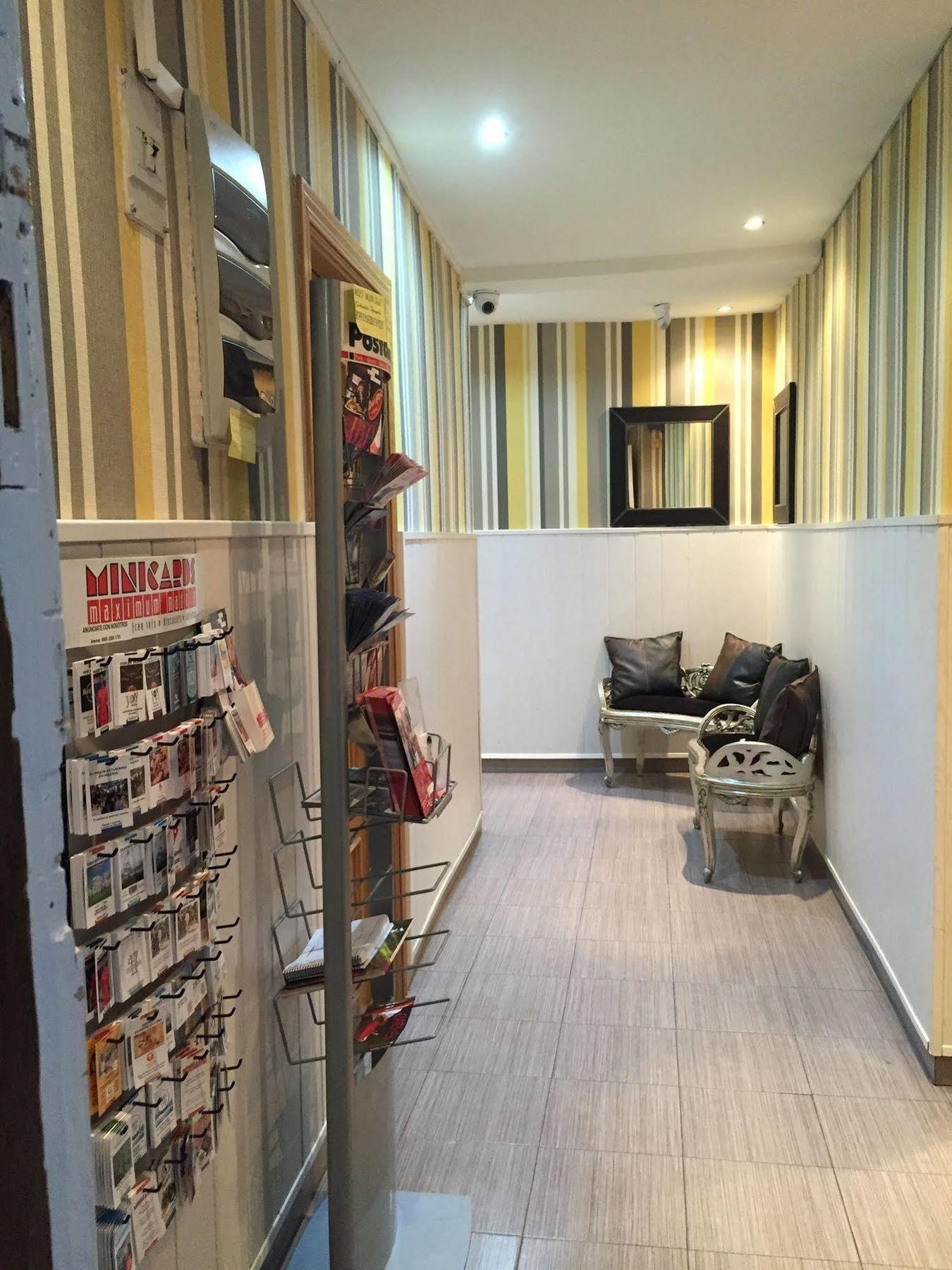 Hostal Oxum Madrid Exterior photo
