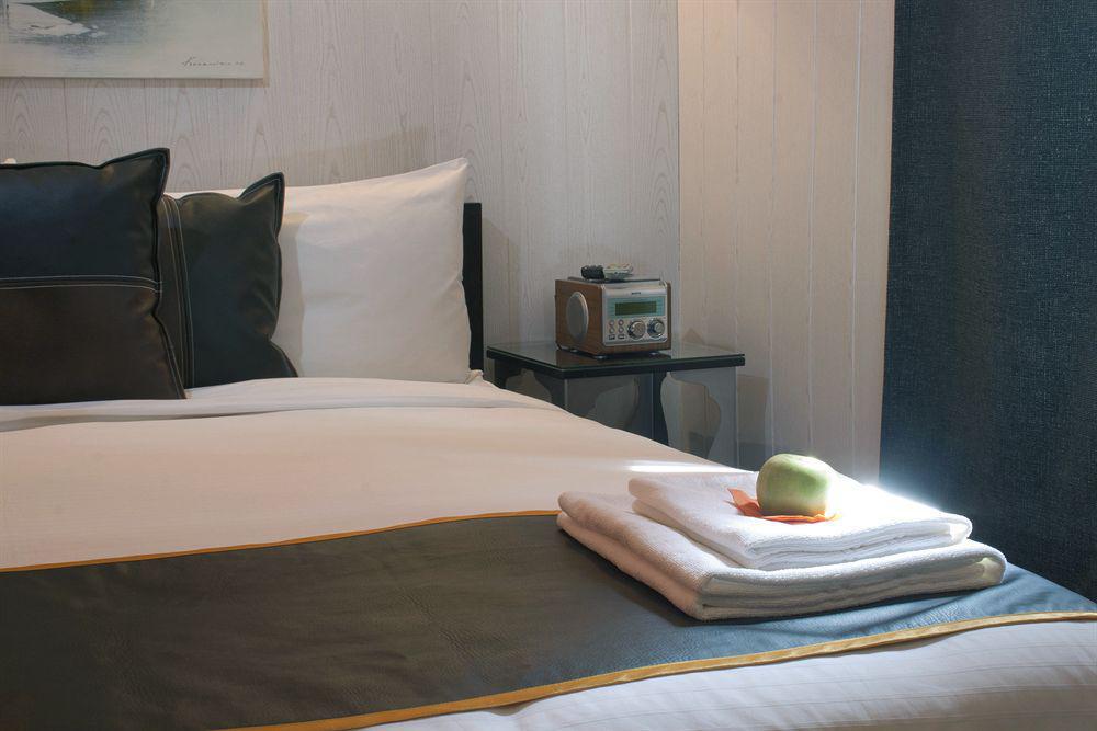 Hostal Oxum Madrid Exterior photo